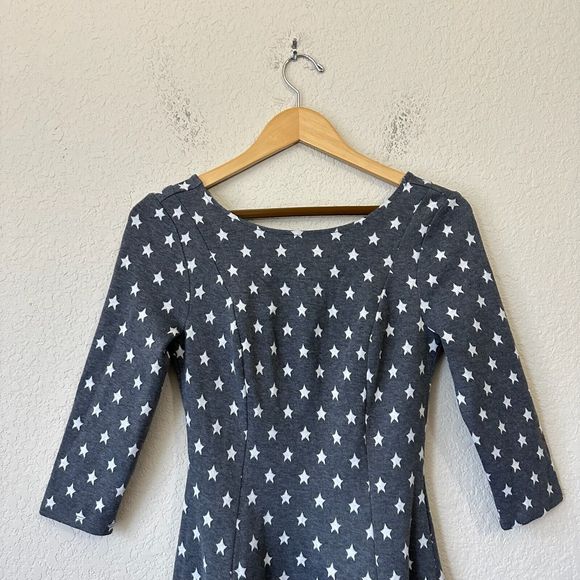 MODCLOTH 3/4 Sleeve Star Print Sheath Mini Dress in Grey - Picture 3 of 10